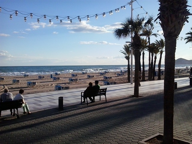 Combien de personnes visitent Benidorm pendant l'été?