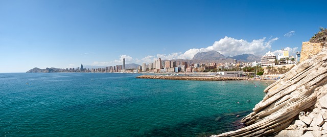 Combien de temps faut-il en voiture pour aller d'Elche à Benidorm?